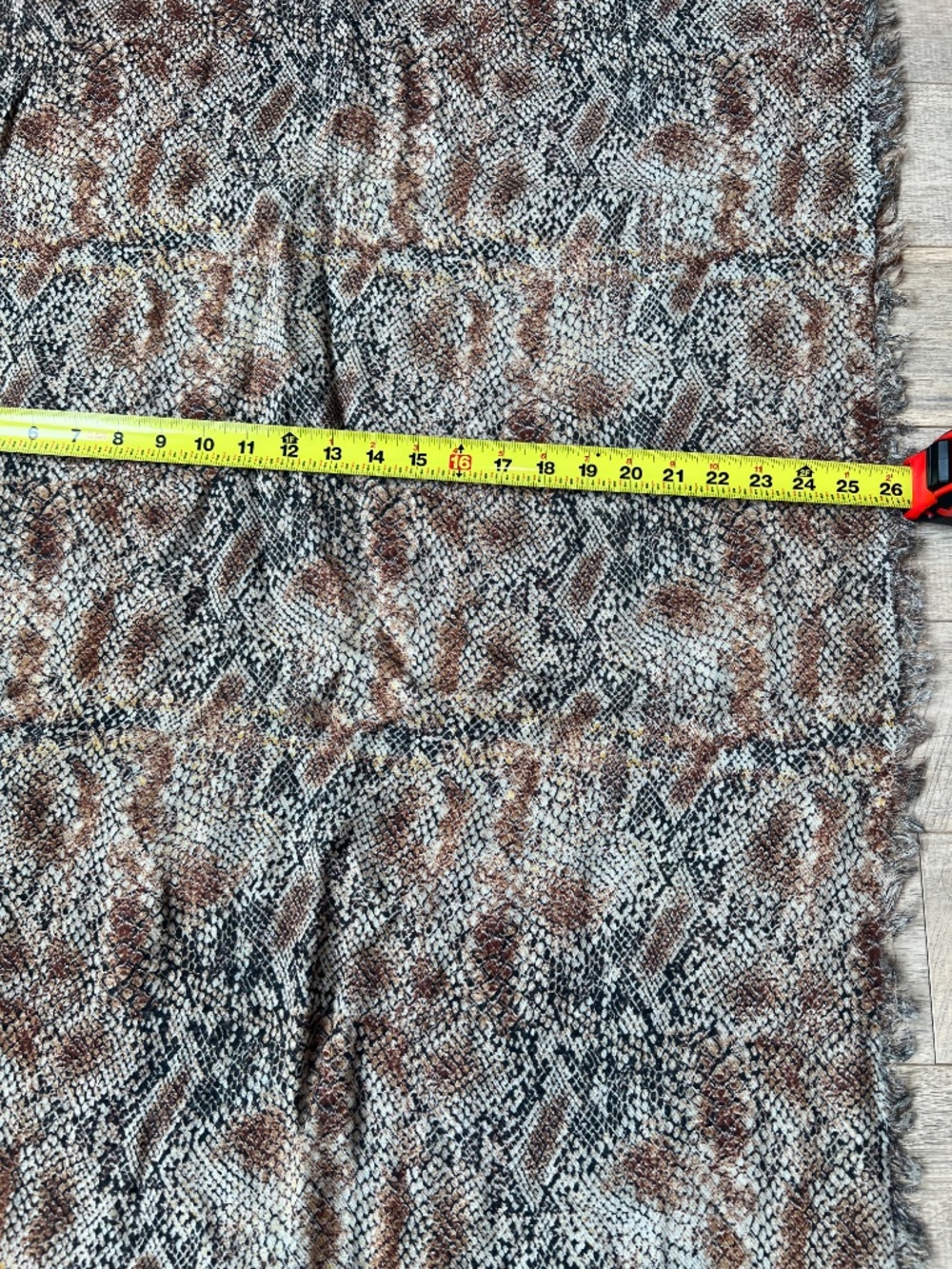 Aritzia/Auxillary 100% Wool Lightweight Blanket Scarf Snakeskin Print 62"x52" - Picture 7 of 9